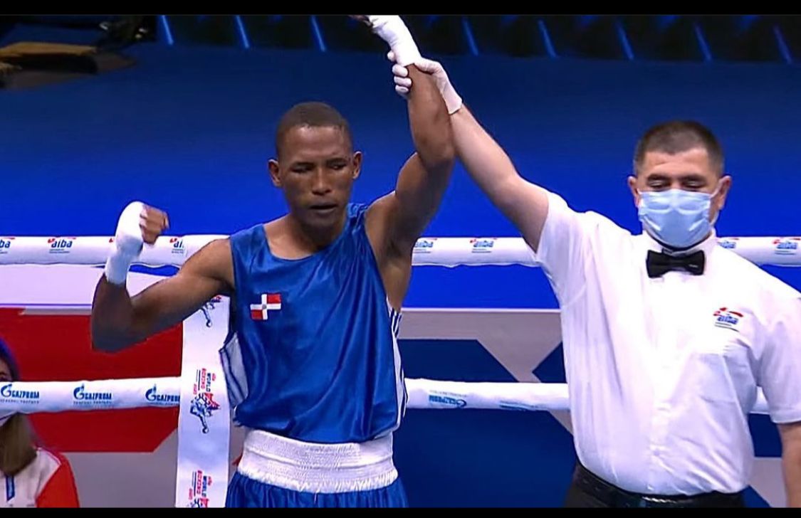 Dominicano De la Cruz aseguró medalla de bronce en Campeonato Mundial de Boxeo Bulgaria 2021