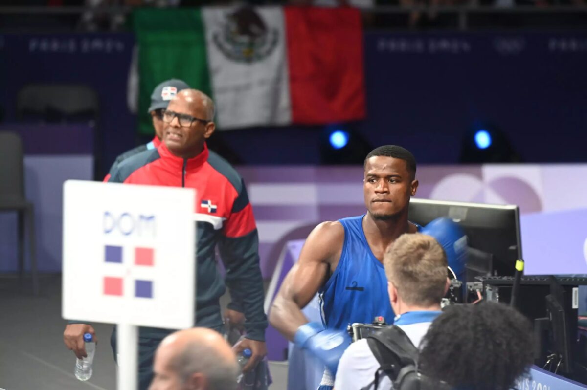 Cristian Pinales avanza a octavos de final tras vencer a tailandés